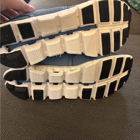 On Cloud 5 running sneakers in the 'Niagara Blue/Black' colorway. 7 new women - Picture 7 of 7